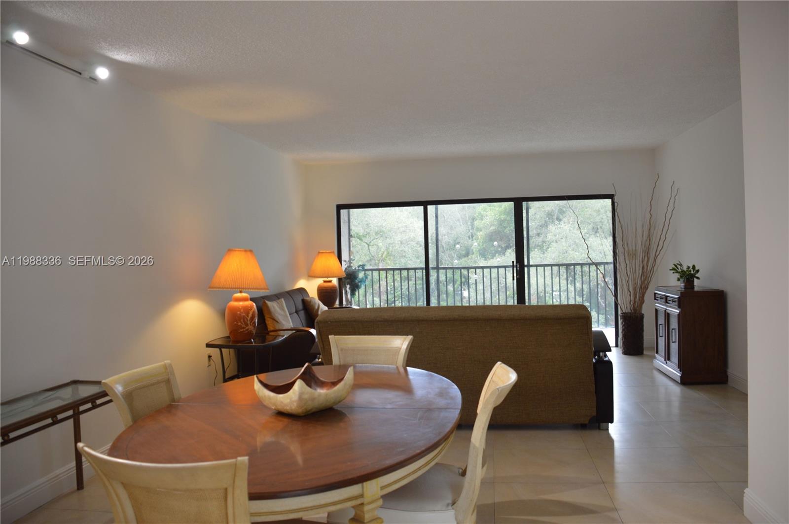 SUMMERTREE VILG CALIF CL - Residential Lease