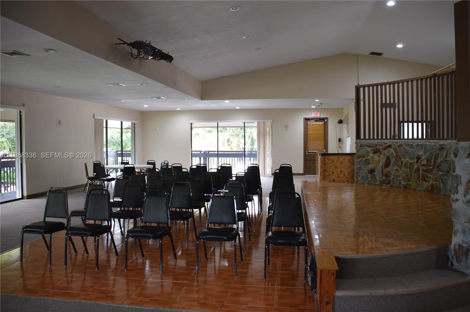 SUMMERTREE VILG CALIF CL - Residential Lease