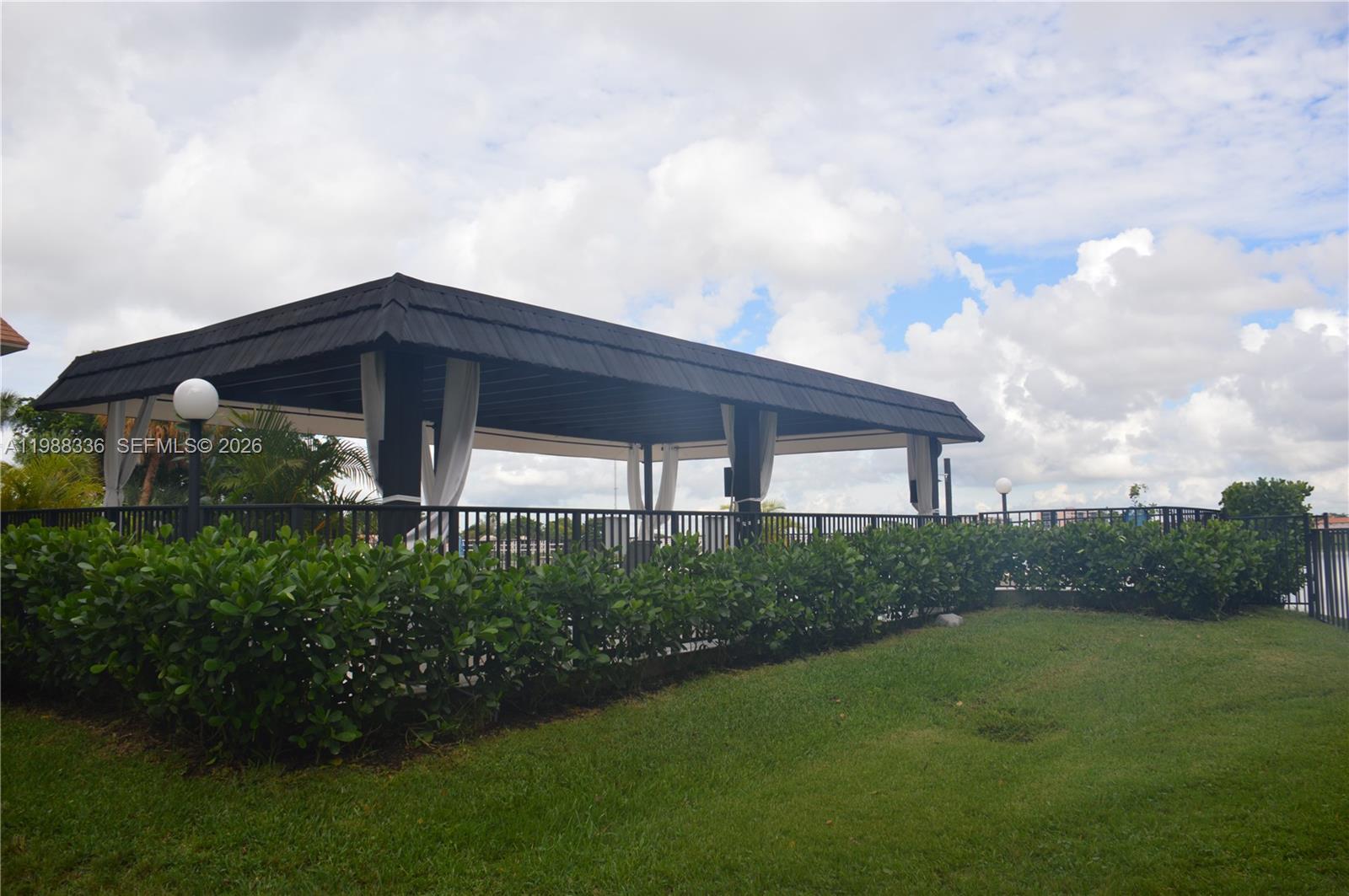 SUMMERTREE VILG CALIF CL - Residential Lease