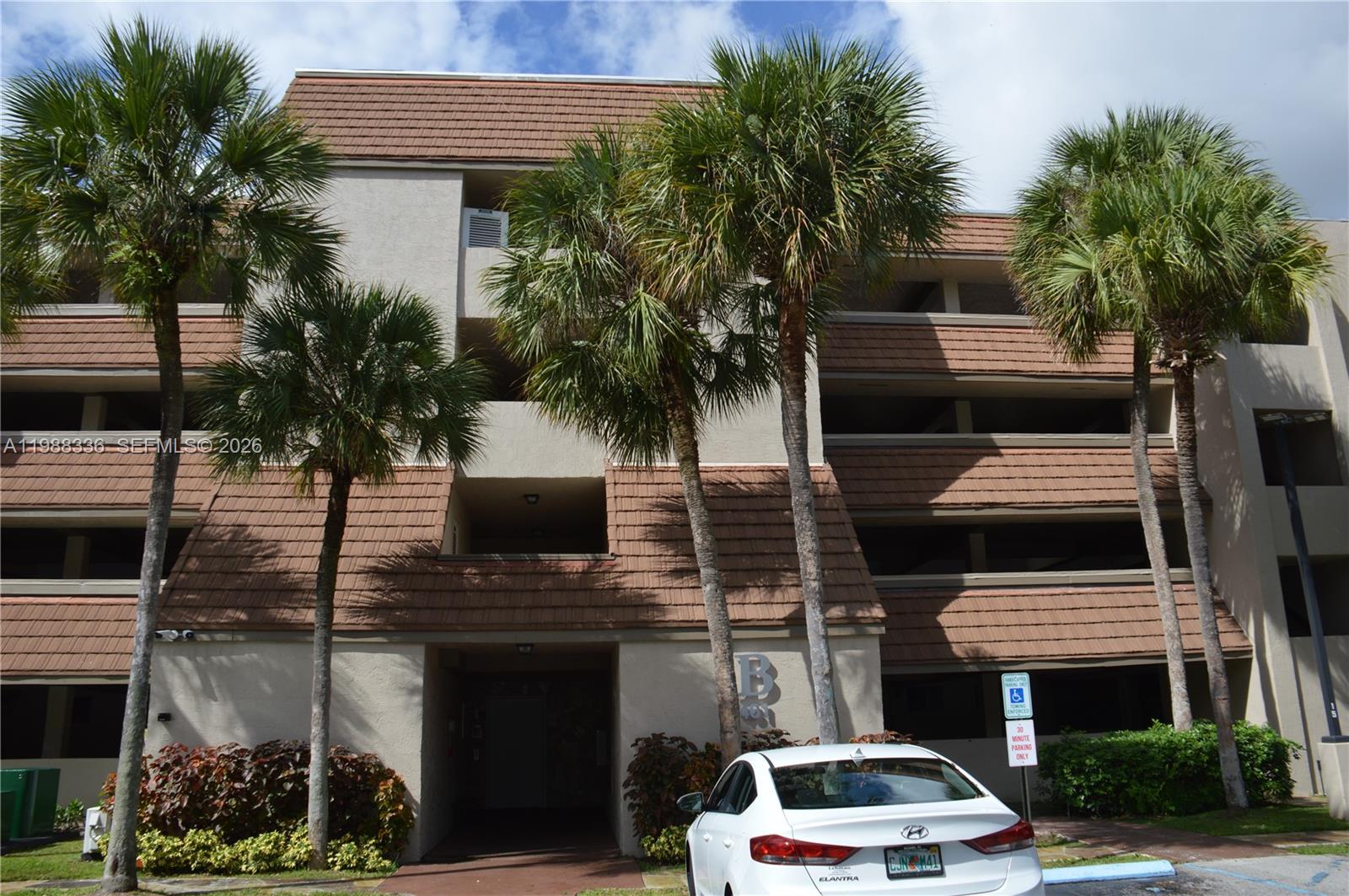 SUMMERTREE VILG CALIF CL - Residential Lease