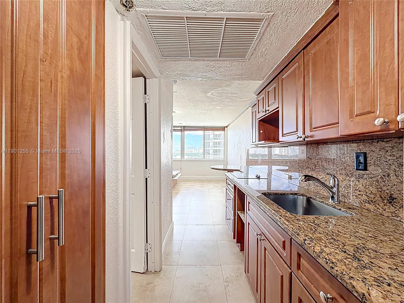 THE AVENTURA BEACH CLUB C - Residential