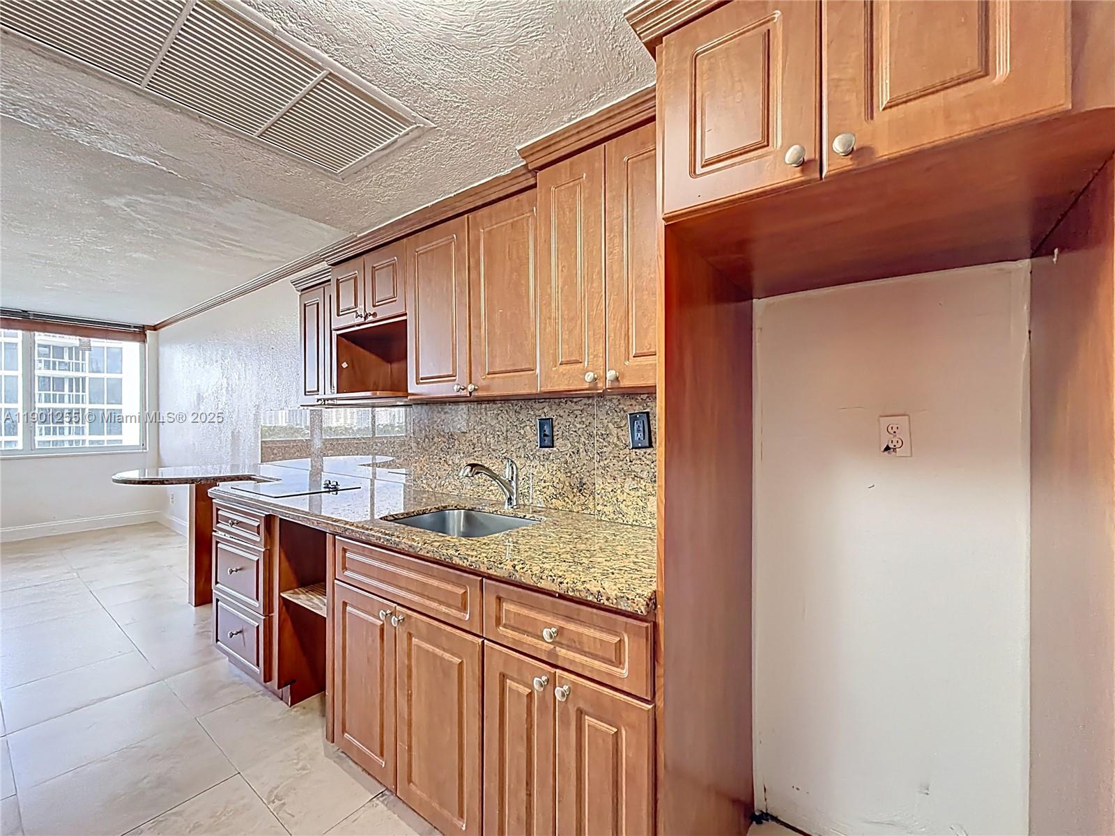 THE AVENTURA BEACH CLUB C - Residential