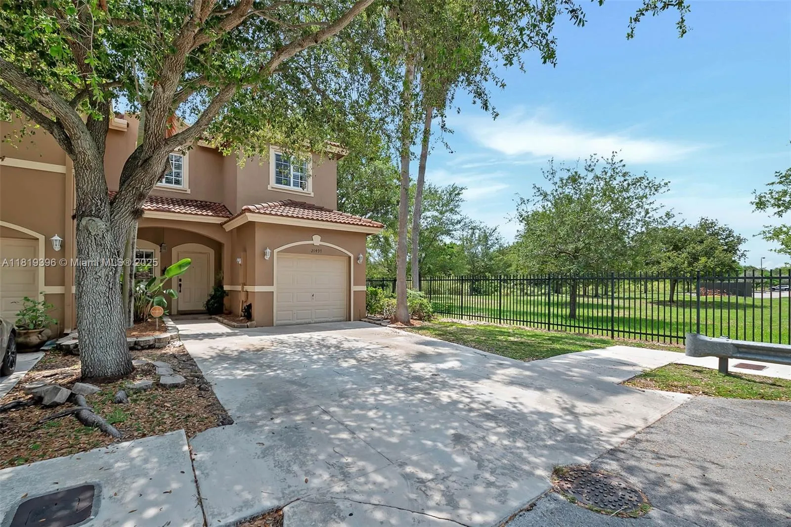 Cutler Bay, Florida 33189, United States, 3 Bedrooms Bedrooms, ,3 BathroomsBathrooms,Residential,Pending,148349