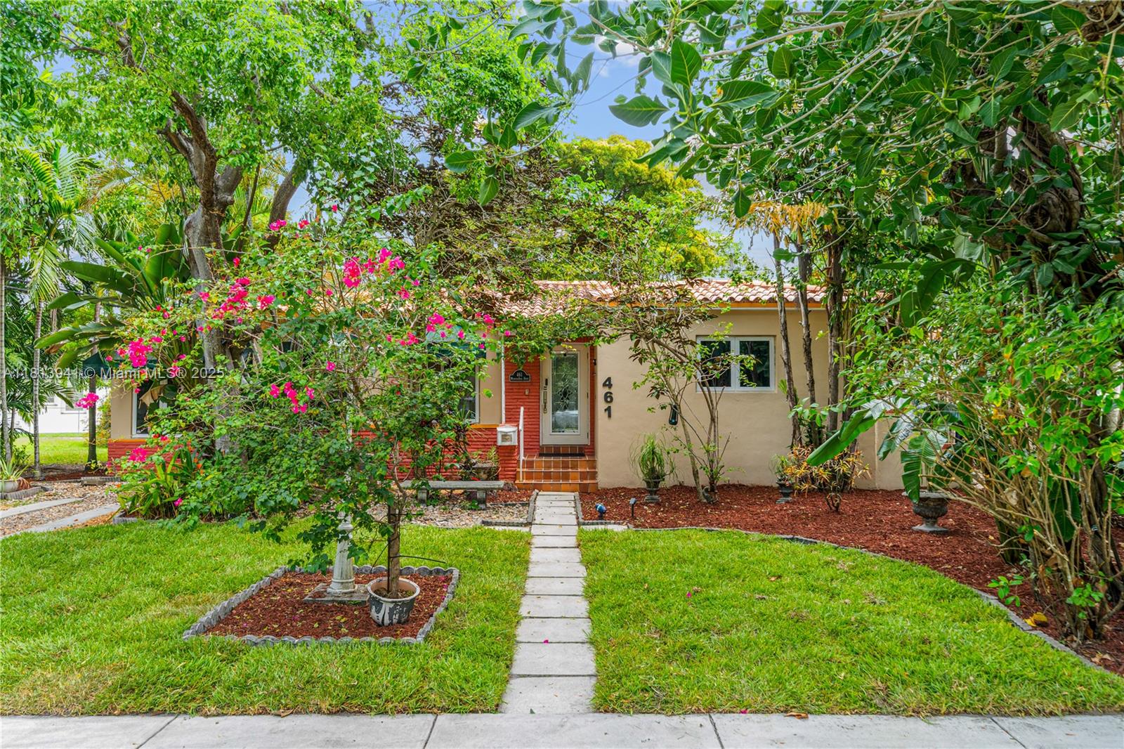 Property for Sale at 461 Morningside Dr, Miami Springs, Miami-Dade County, Florida - Bedrooms: 3 
Bathrooms: 1  - $650,000