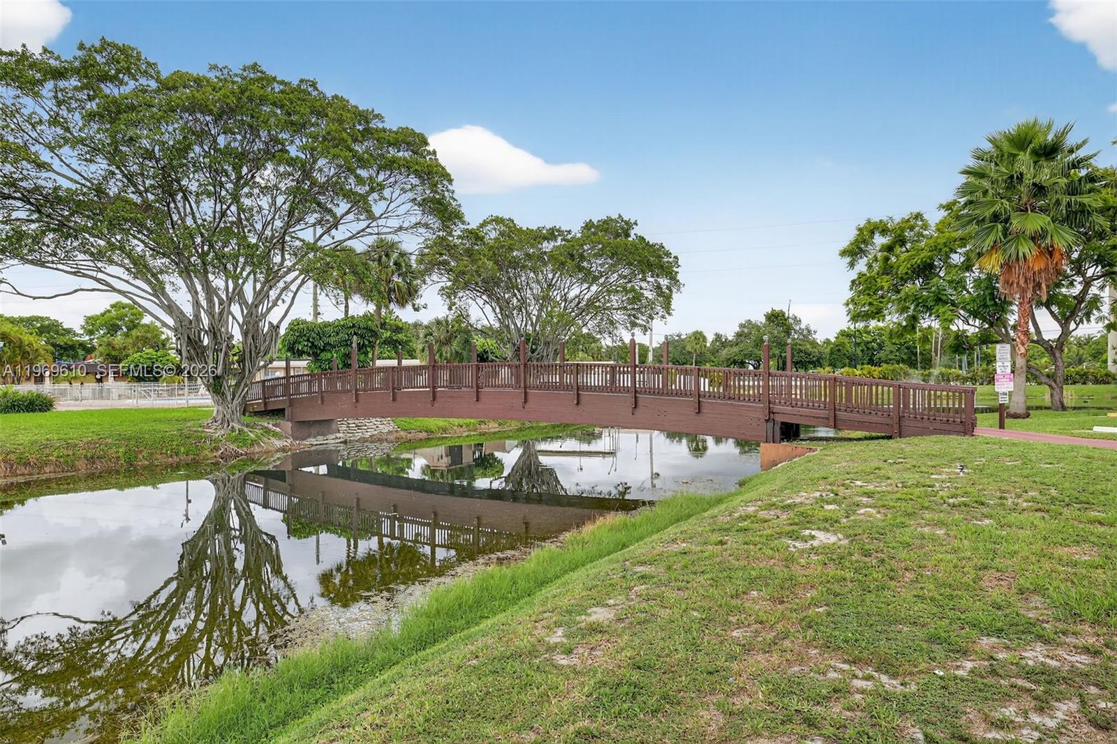 LAUDERDALE OAKS CONDO XI - Residential