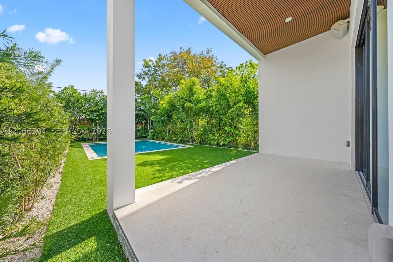 3322 SW 23 St