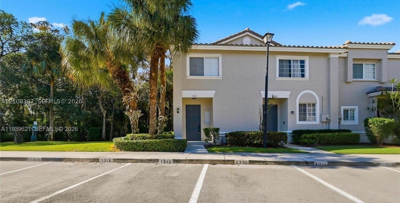 5703 NW 48th Ave