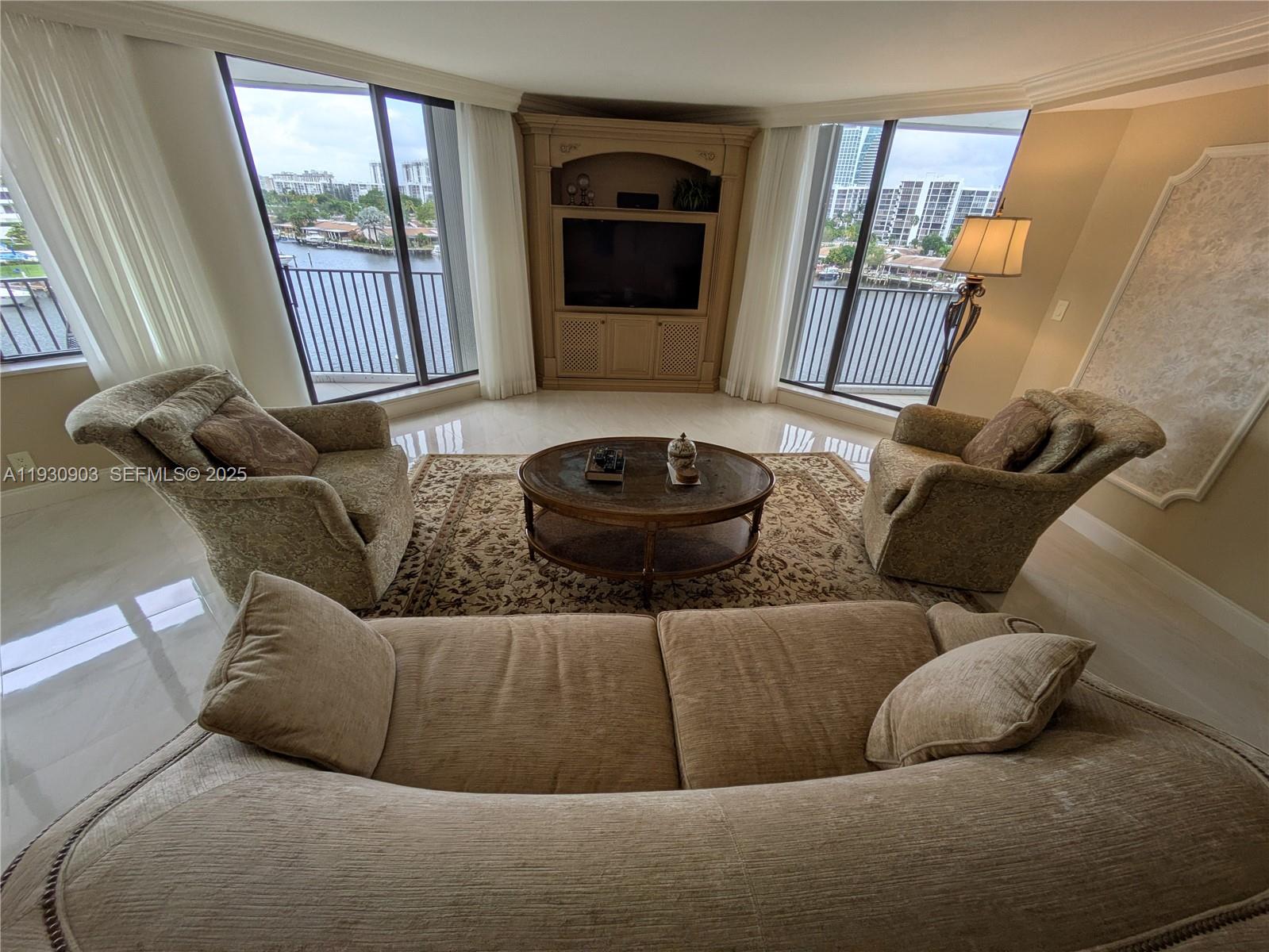 300 Three Islands Blvd 204