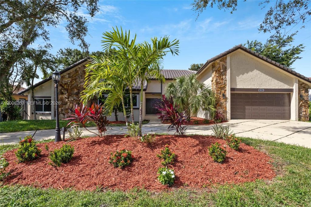 Photo of 8881 N Lake Dasha Dr, Plantation, FL 33324 (MLS # A12006269)