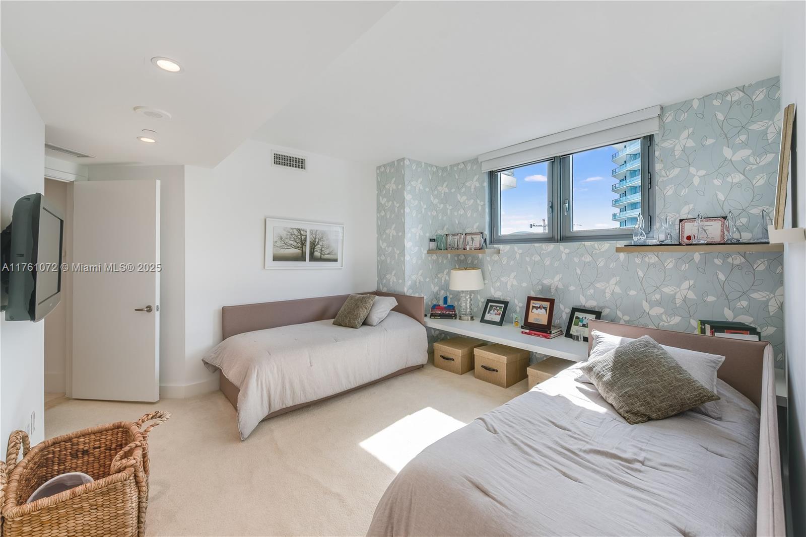 JADE RESIDENCES AT BRICKE - Residential