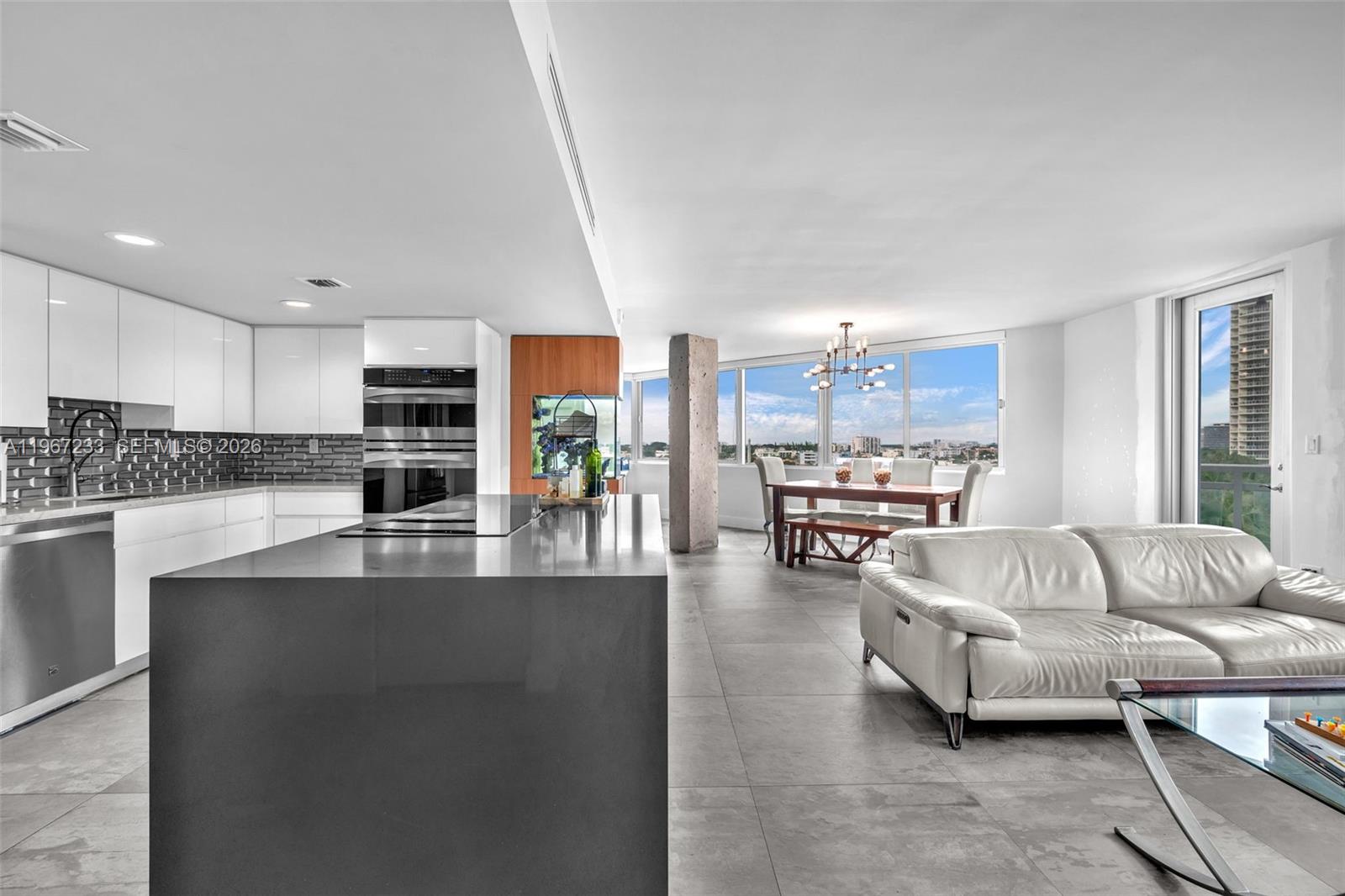 7135 Collins Ave 736