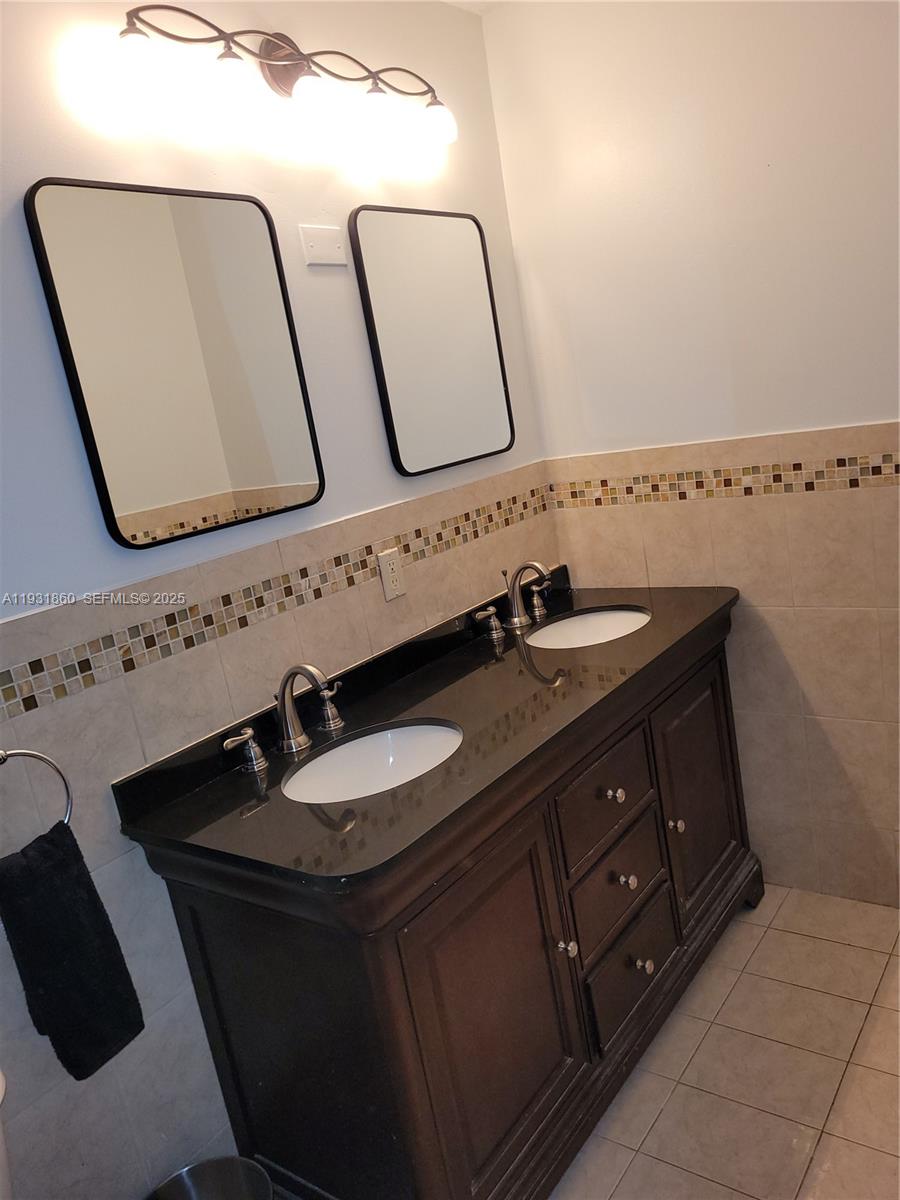 DORSET HOUSE CONDO - Residential