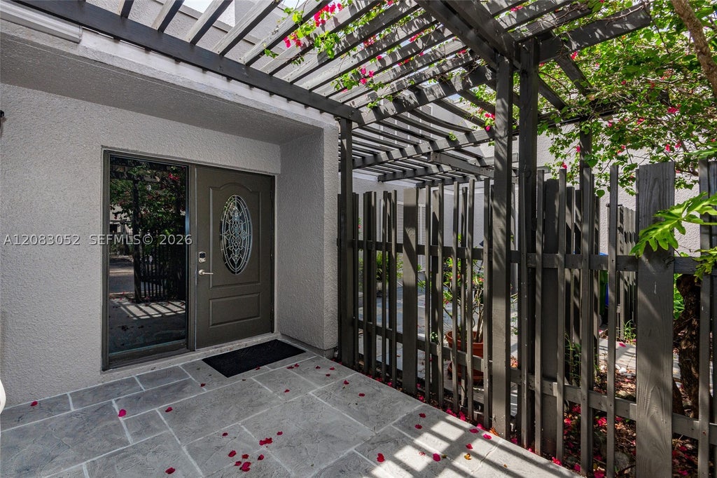 Photo of 1504 NW 112th Ter, Pembroke Pines, FL 33026 (MLS # A12083052)