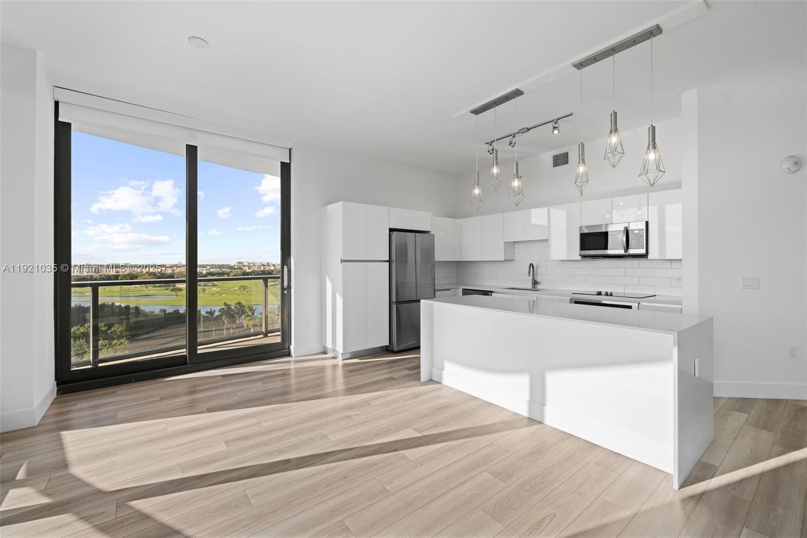 101 Diplomat Pkwy 911