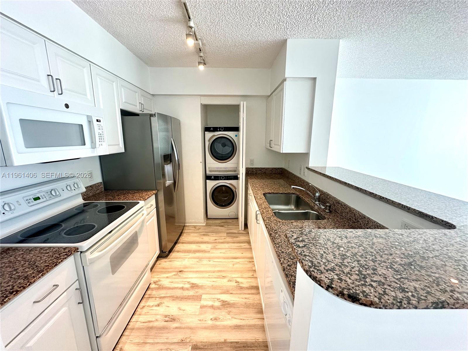 1155 Brickell Bay Dr 607