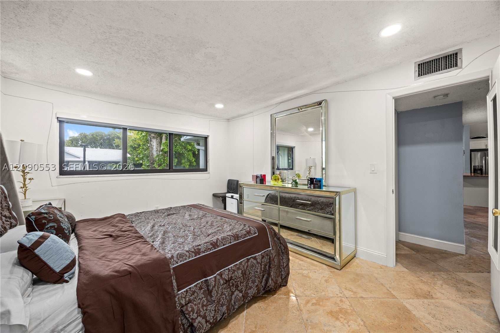 917 NE 199th St 204, Miami FL 33179