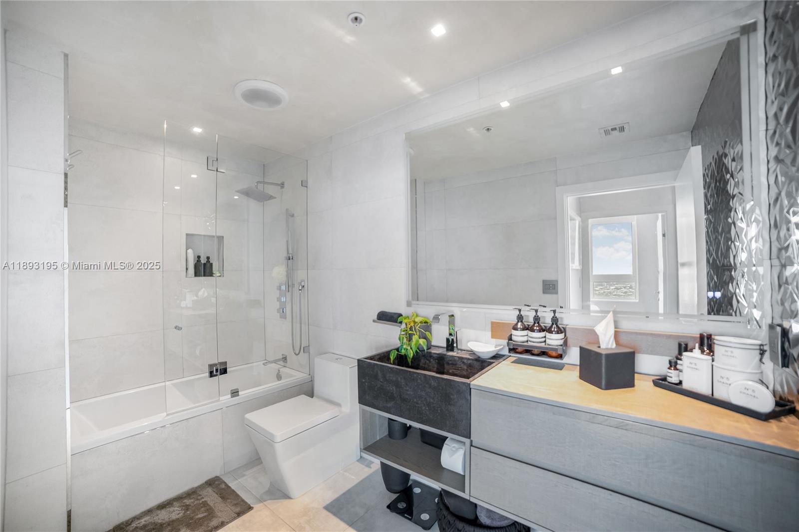 QUANTUM ON THE BAY CONDO - Residential Lease