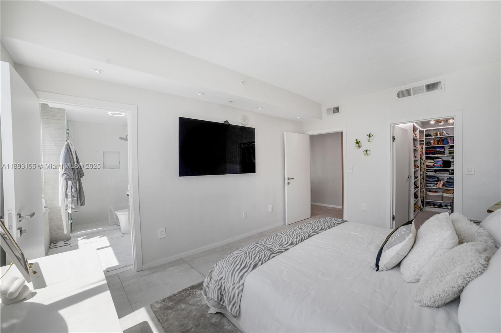 QUANTUM ON THE BAY CONDO - Residential Lease