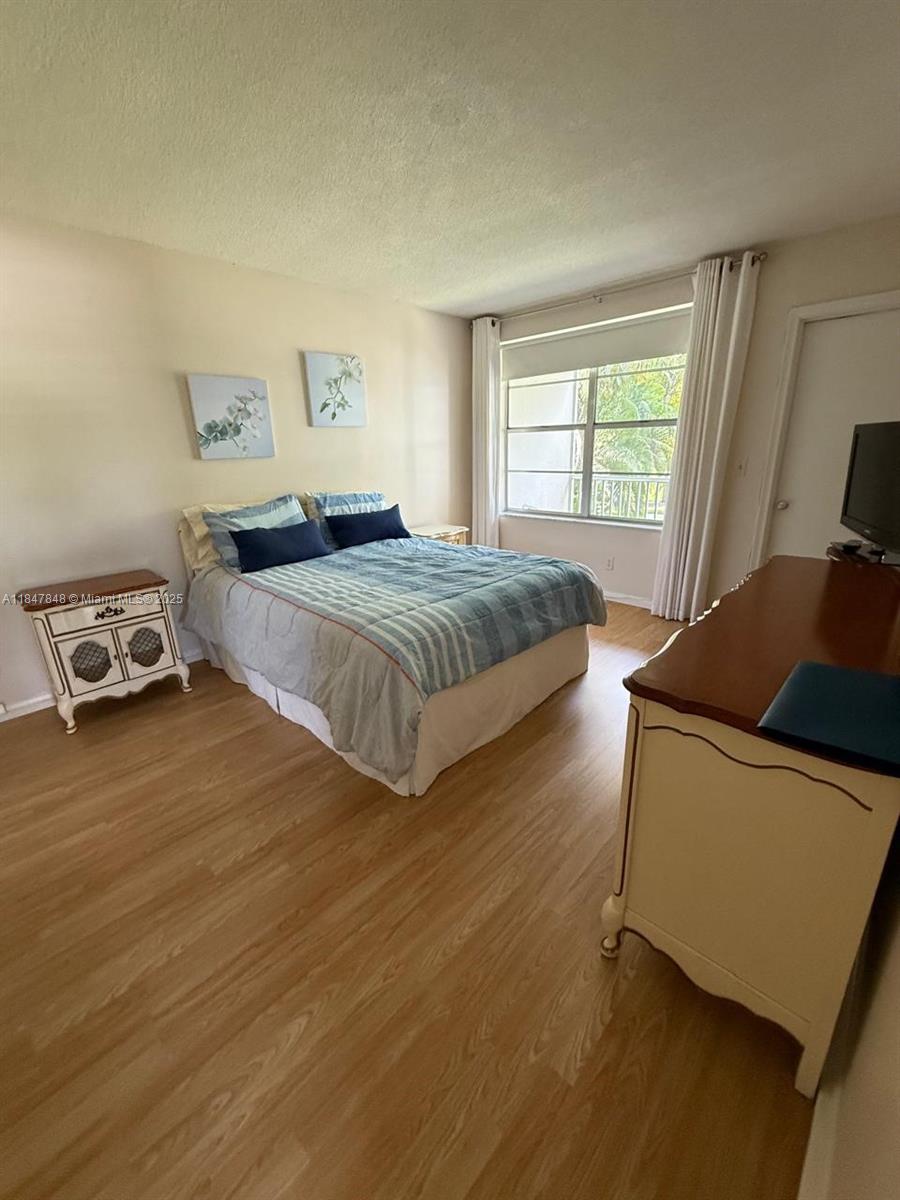 KINGS PARK GARDEN APTS CO - Residential Lease