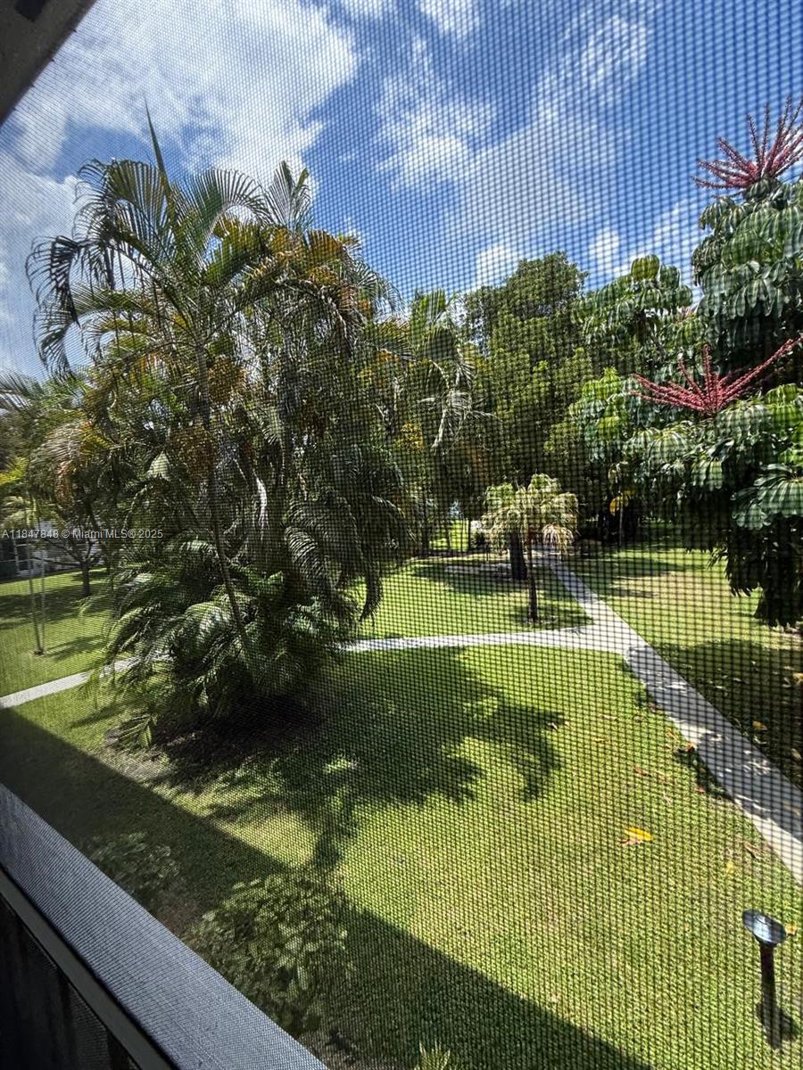 KINGS PARK GARDEN APTS CO - Residential Lease