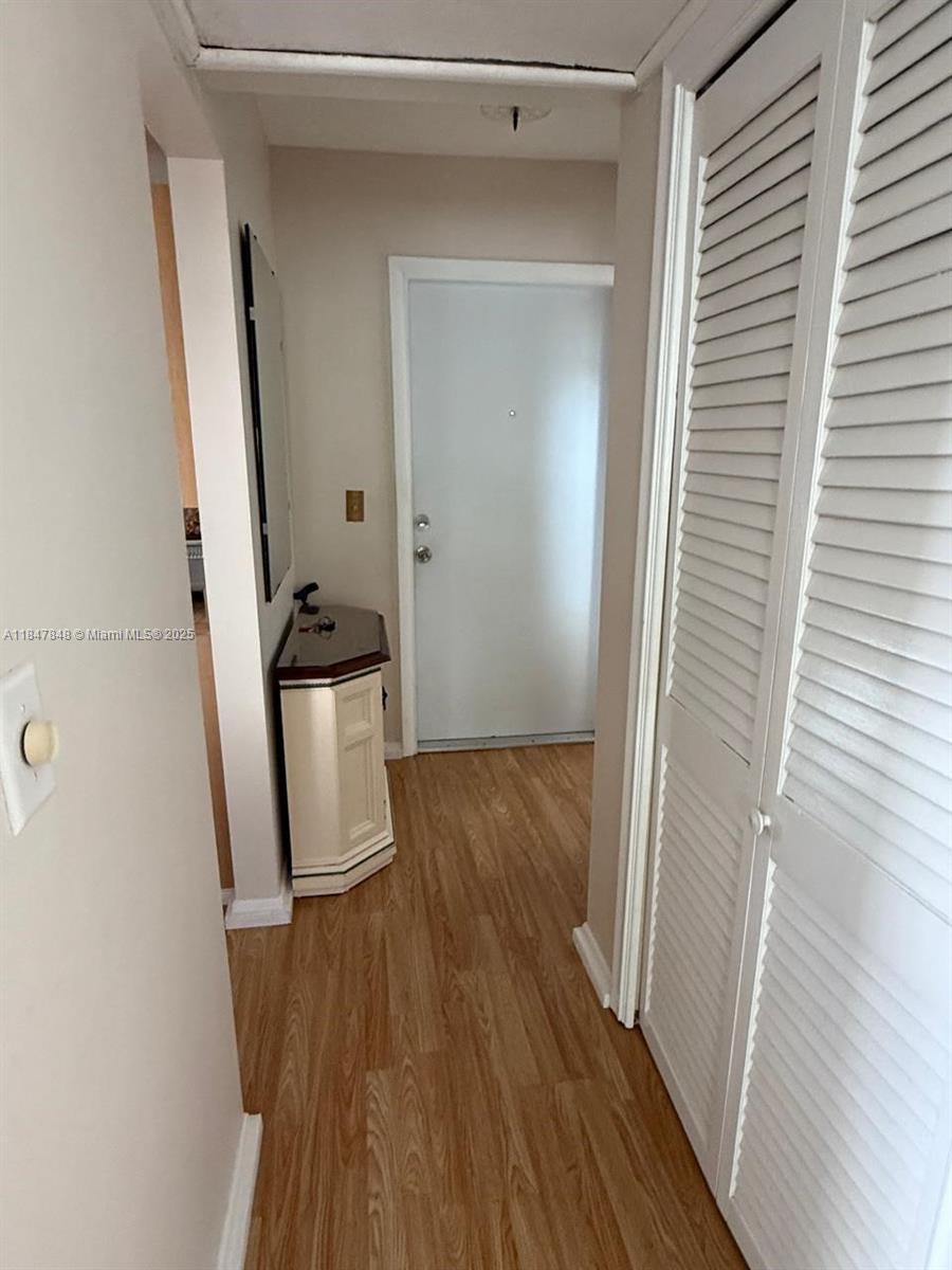 Spacious 2BR/2BA in Prime Fort Lauderdale Location!
Live minutes from the beach, dining, shopping, and major hospitals in this bright and airy corner unit. Enjoy an open layout flooded with natural light, large bedrooms, a walk-in closet, updated kitchen and bath, and a private screened balcony with tranquil views.
The well-kept building offers elevator access, a sparkling community pool, sauna, and more. Quiet, convenient, and close to everything South Florida has to offer.
Annual rental only, easy to show and ready for move-in!