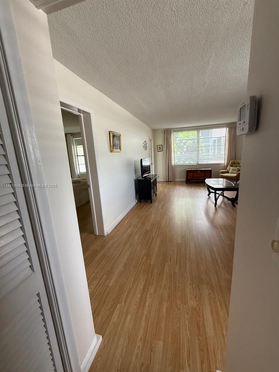 KINGS PARK GARDEN APTS CO - Residential Lease