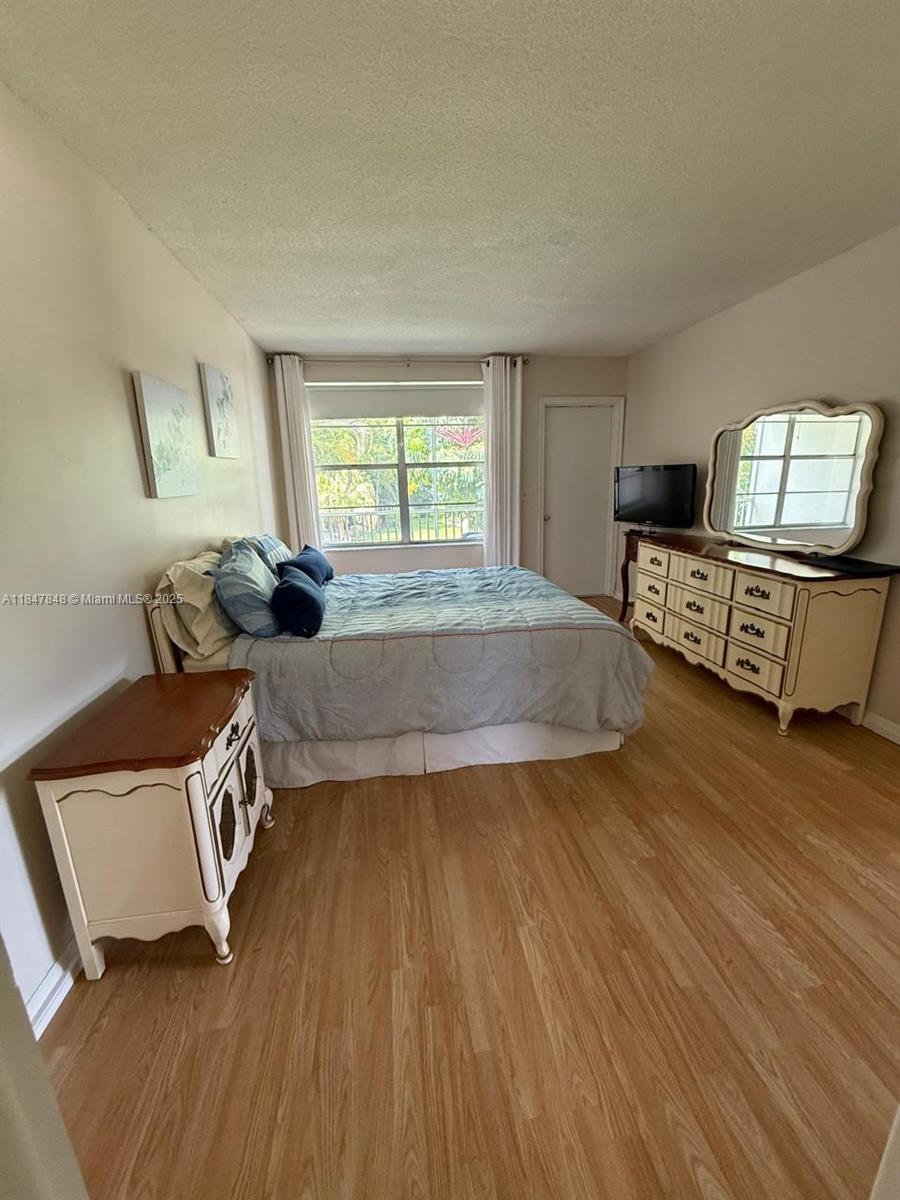 KINGS PARK GARDEN APTS CO - Residential Lease