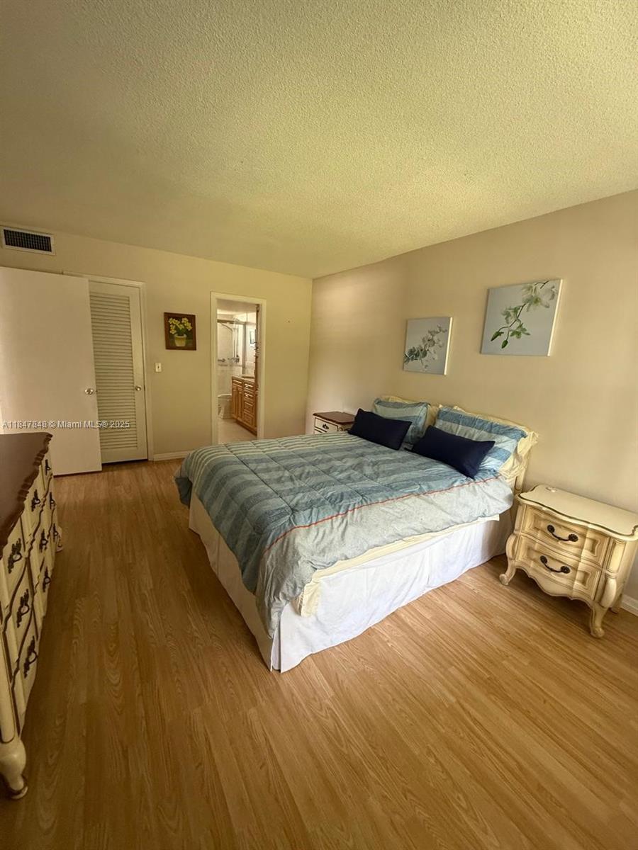 KINGS PARK GARDEN APTS CO - Residential Lease