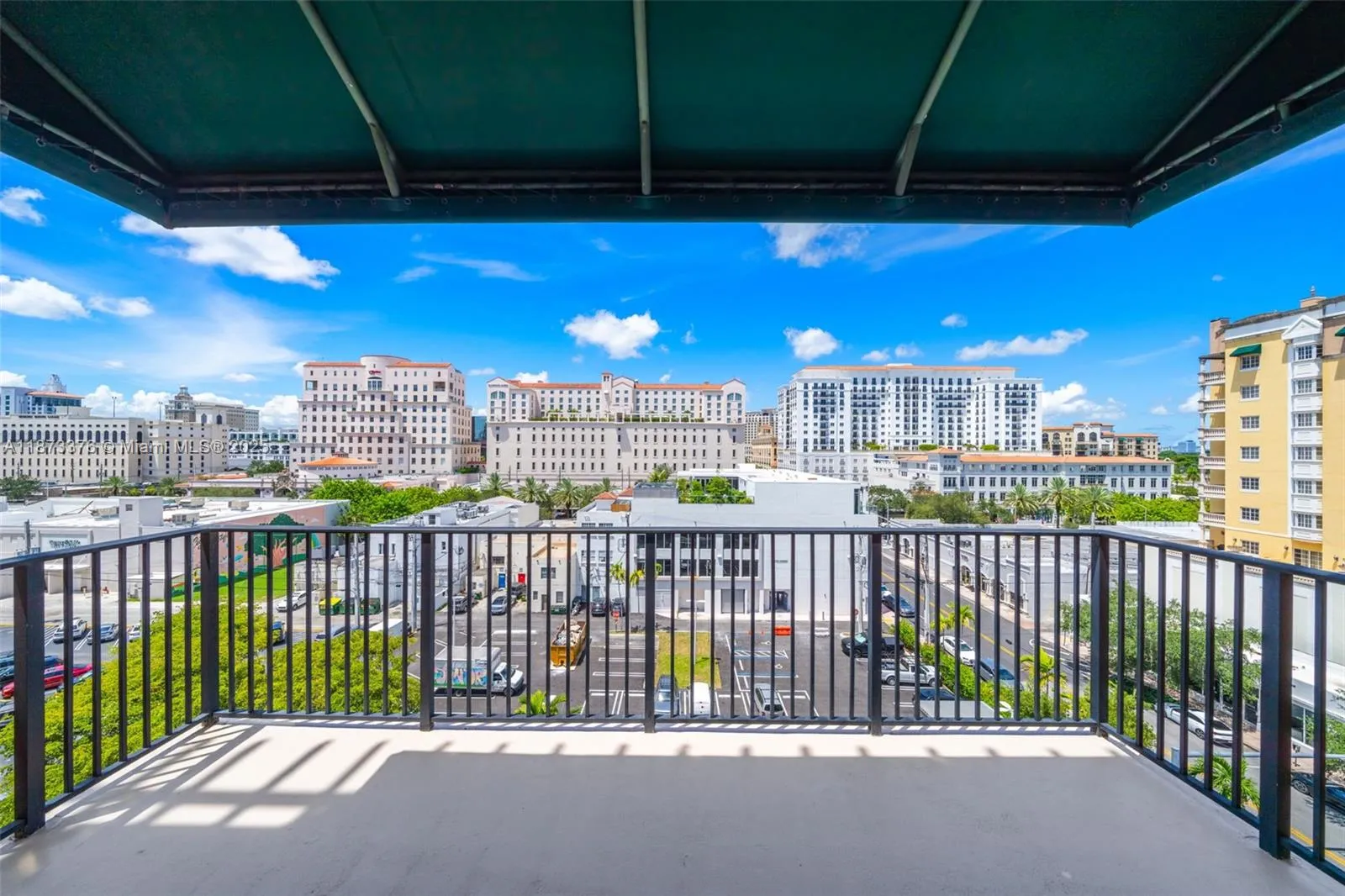 Coral Gables, Florida 33134, United States, 2 Bedrooms Bedrooms, ,3 BathroomsBathrooms,Residential,Active,204463