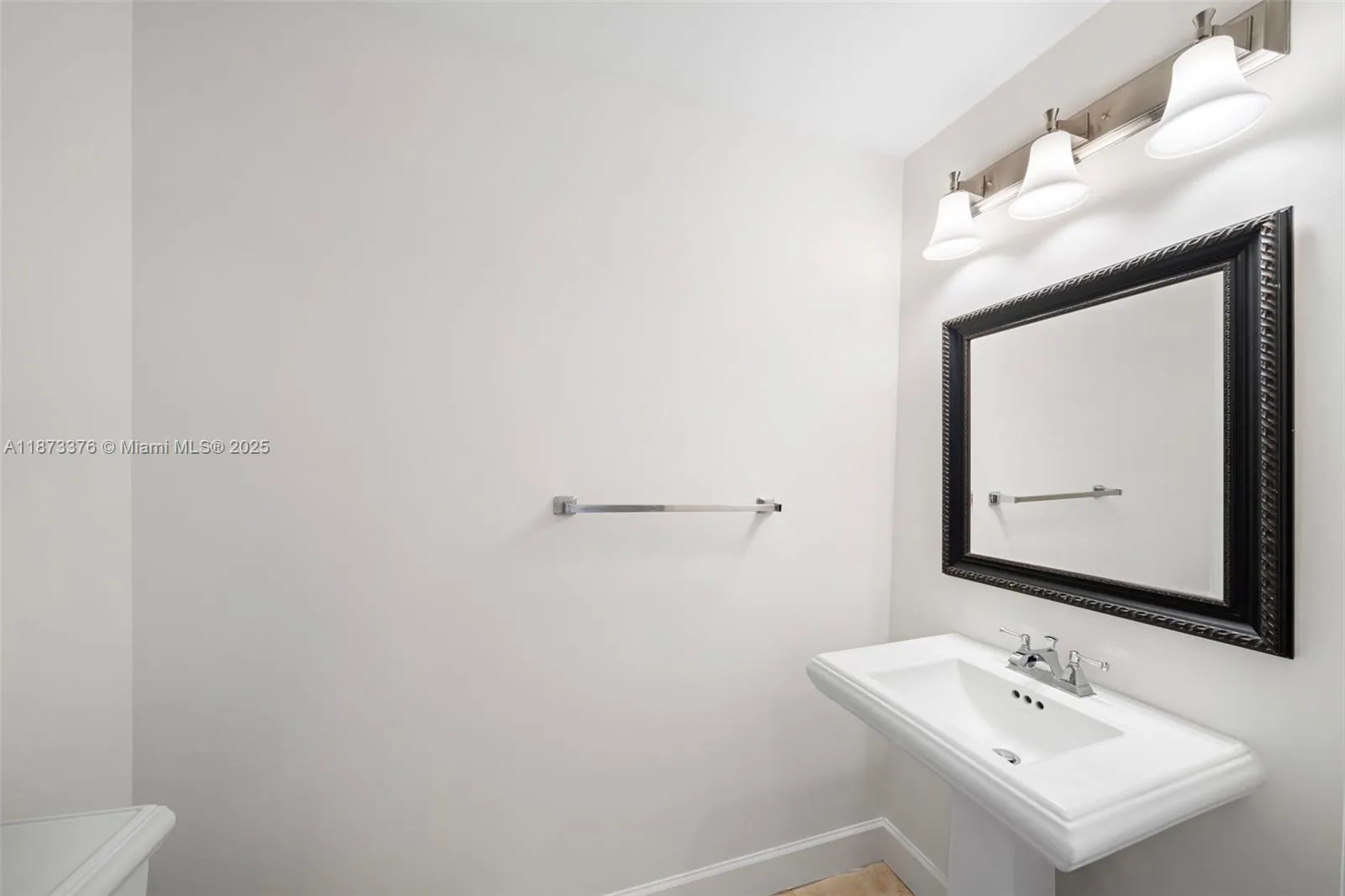 Coral Gables, Florida 33134, United States, 2 Bedrooms Bedrooms, ,3 BathroomsBathrooms,Residential,Active,204463