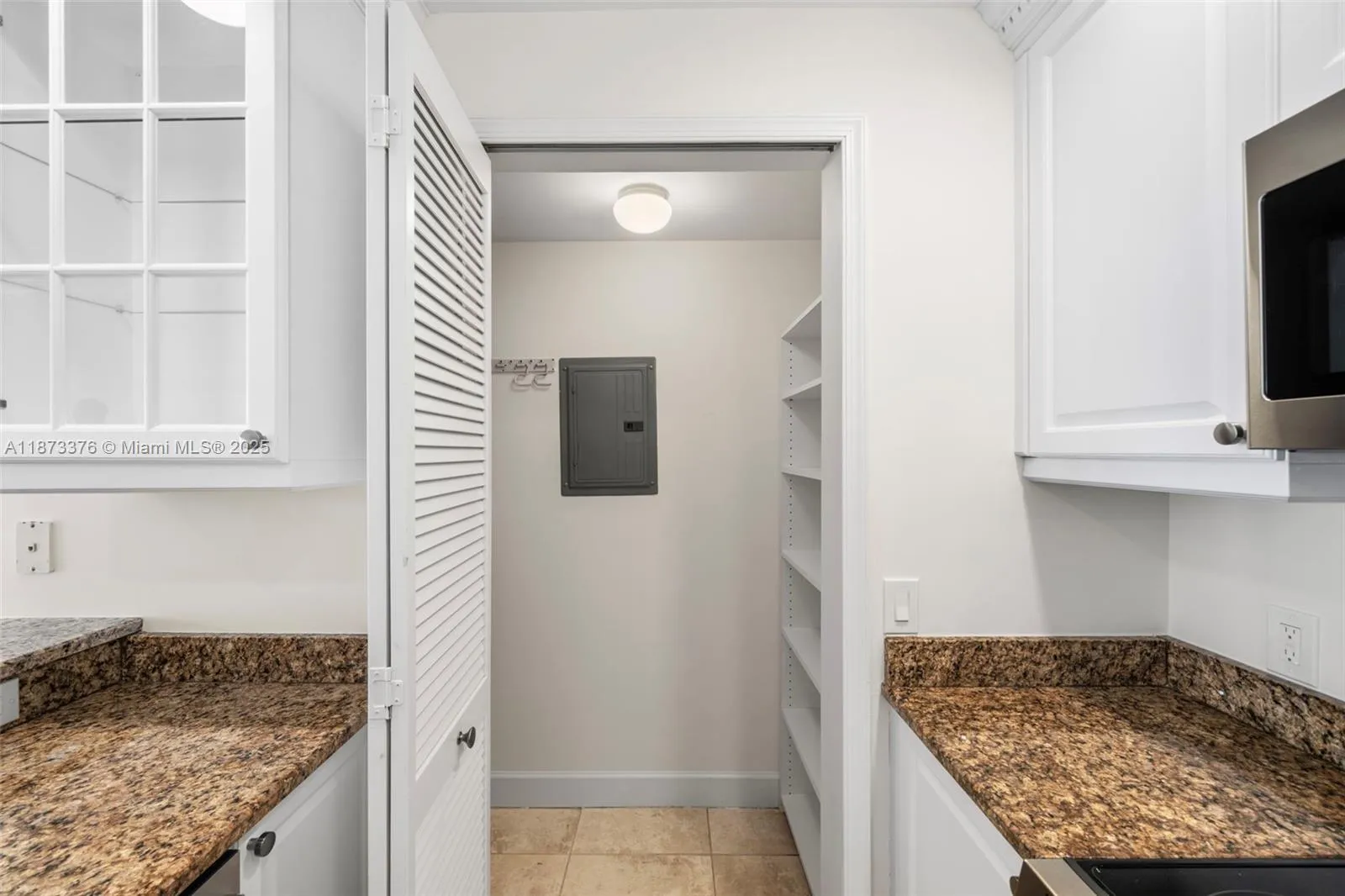 Coral Gables, Florida 33134, United States, 2 Bedrooms Bedrooms, ,3 BathroomsBathrooms,Residential,Active,204463