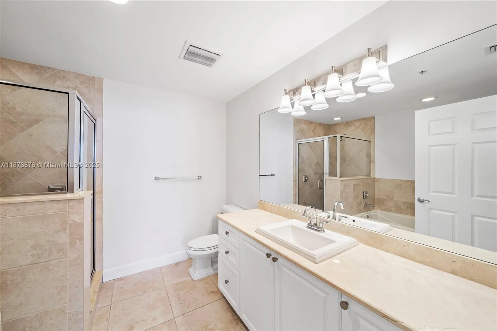 Coral Gables, Florida 33134, United States, 2 Bedrooms Bedrooms, ,3 BathroomsBathrooms,Residential,Active,204463