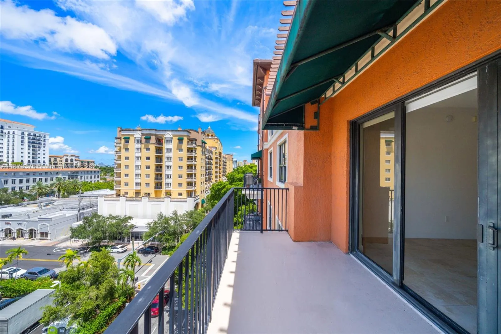 Coral Gables, Florida 33134, United States, 2 Bedrooms Bedrooms, ,3 BathroomsBathrooms,Residential,Active,204463