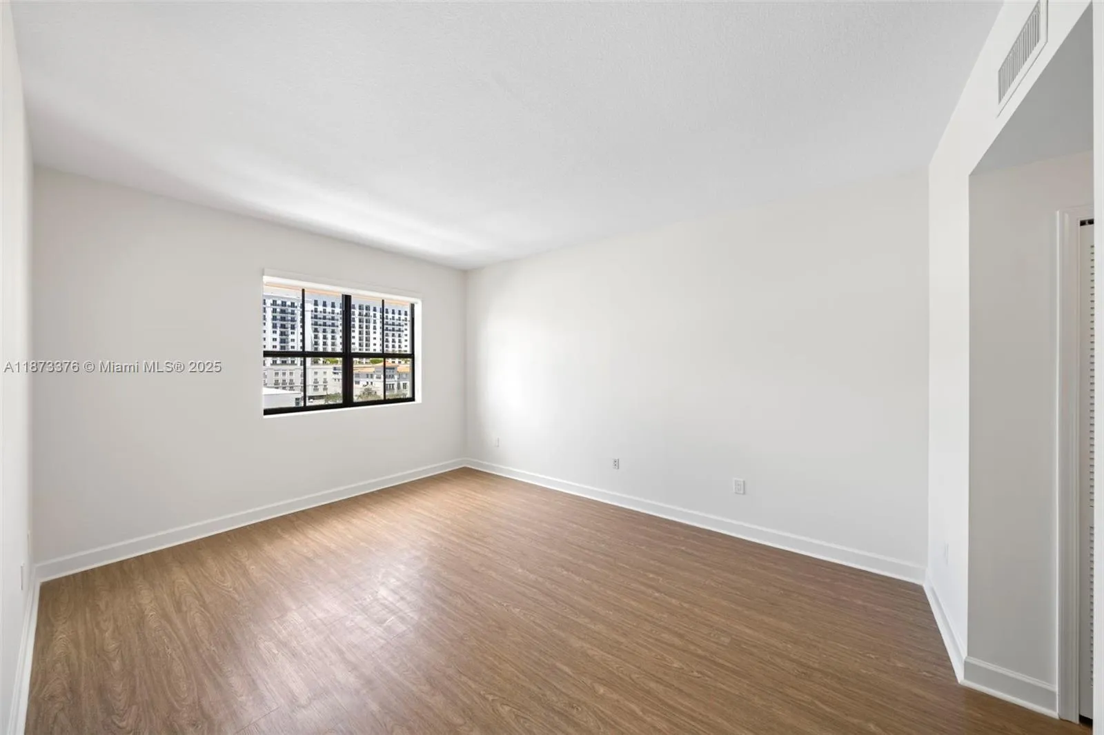 Coral Gables, Florida 33134, United States, 2 Bedrooms Bedrooms, ,3 BathroomsBathrooms,Residential,Active,204463