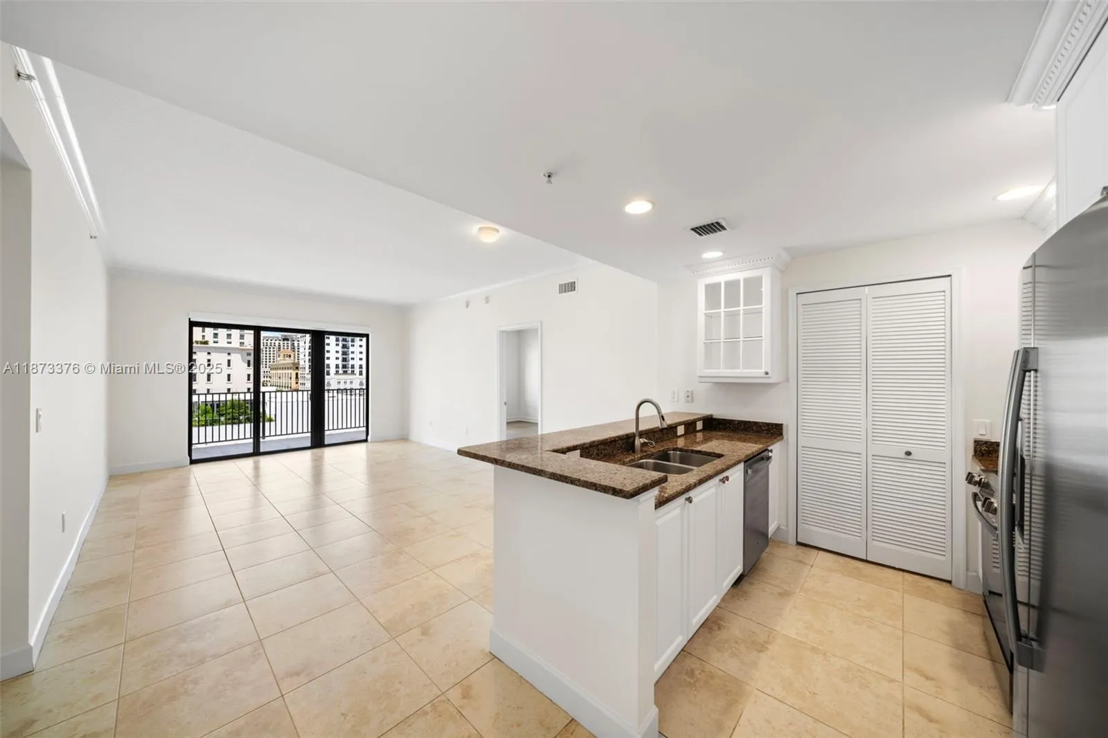 Coral Gables, Florida 33134, United States, 2 Bedrooms Bedrooms, ,3 BathroomsBathrooms,Residential,Active,204463