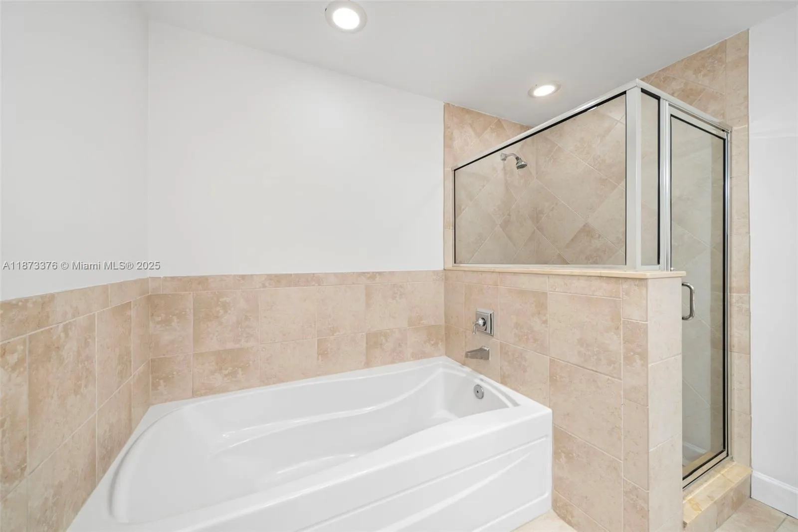 Coral Gables, Florida 33134, United States, 2 Bedrooms Bedrooms, ,3 BathroomsBathrooms,Residential,Active,204463