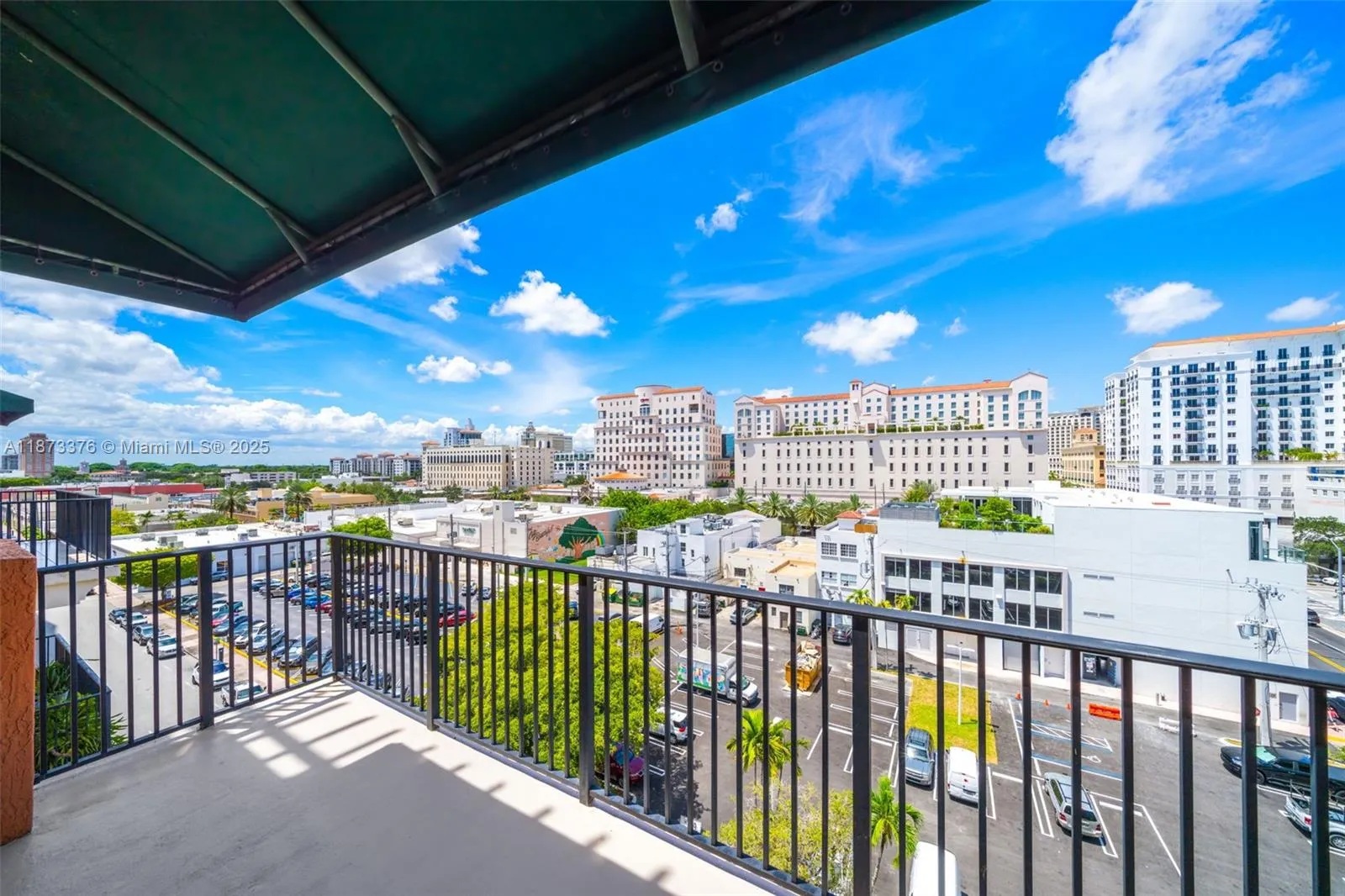 Coral Gables, Florida 33134, United States, 2 Bedrooms Bedrooms, ,3 BathroomsBathrooms,Residential,Active,204463