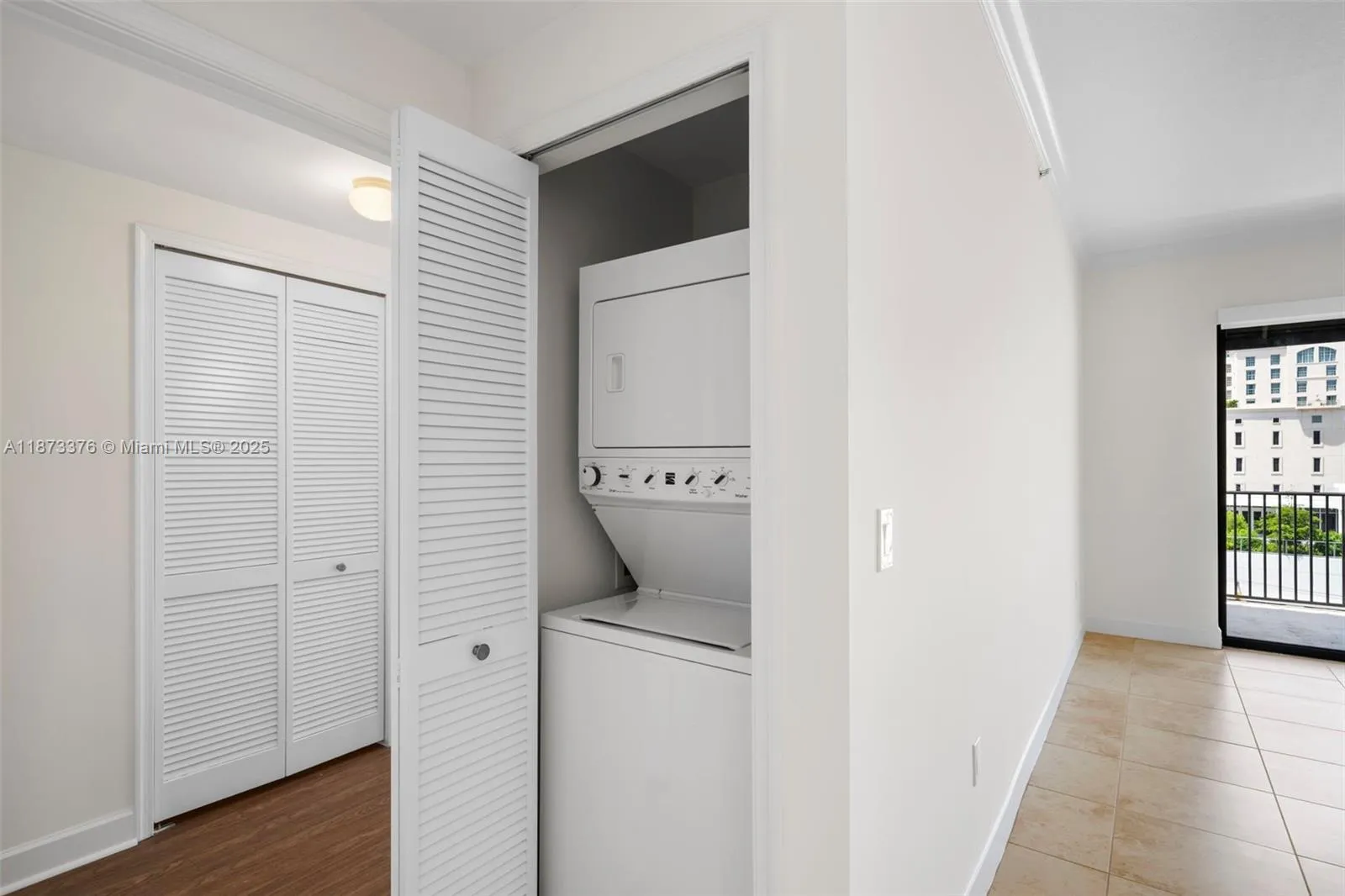 Coral Gables, Florida 33134, United States, 2 Bedrooms Bedrooms, ,3 BathroomsBathrooms,Residential,Active,204463