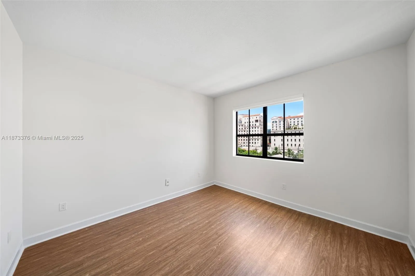 Coral Gables, Florida 33134, United States, 2 Bedrooms Bedrooms, ,3 BathroomsBathrooms,Residential,Active,204463