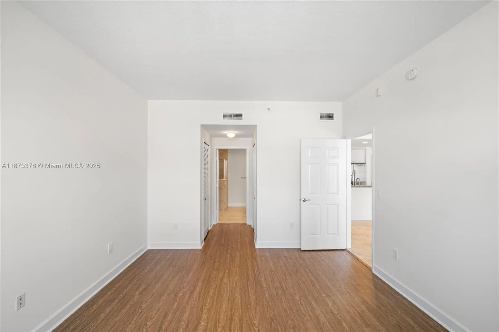 Coral Gables, Florida 33134, United States, 2 Bedrooms Bedrooms, ,3 BathroomsBathrooms,Residential,Active,204463