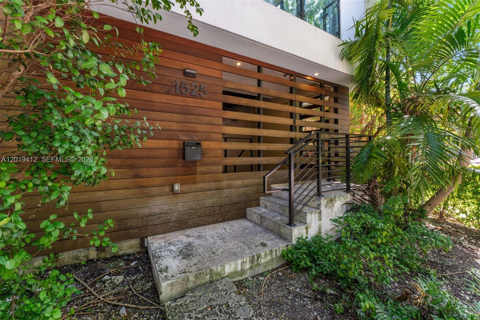 1525 Bay Rd 1525
