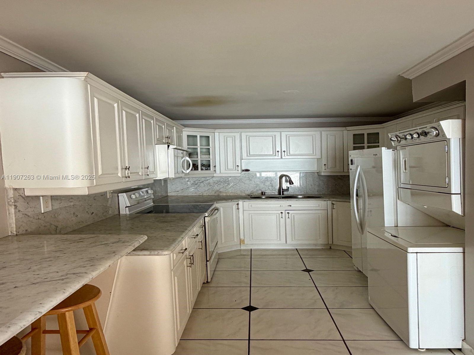 LE TRIANON CONDO - Residential