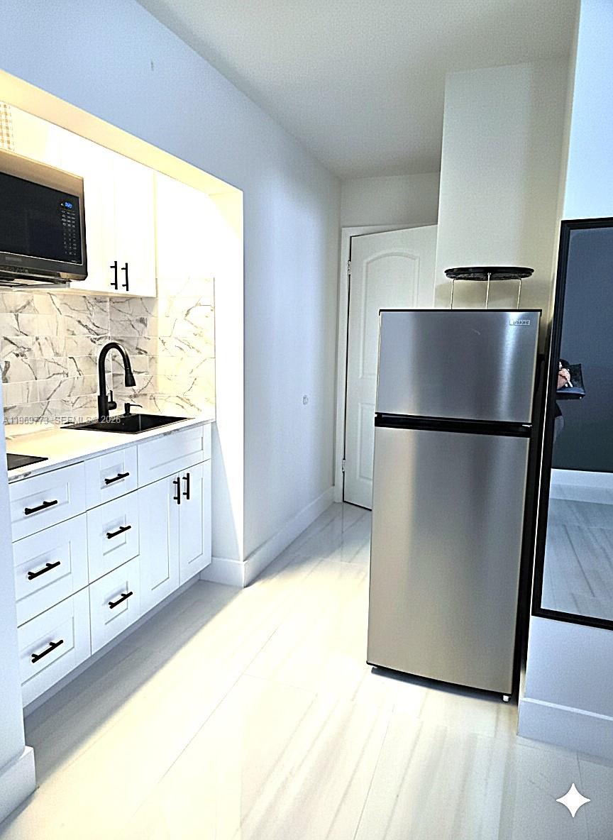 HOLLYWOOD SOUTH SIDE ADD - Residential Lease