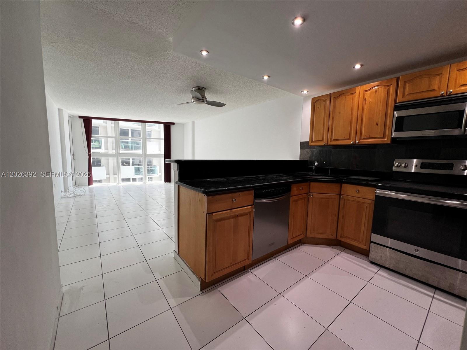 1228 West Ave 1114