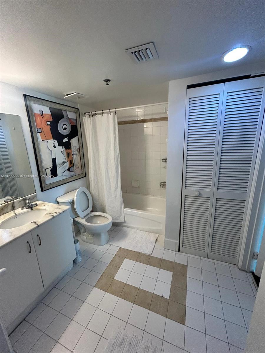 1200 Brickell Bay Dr 3520
