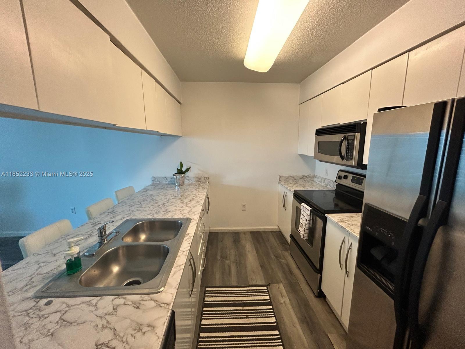 1200 Brickell Bay Dr 3520