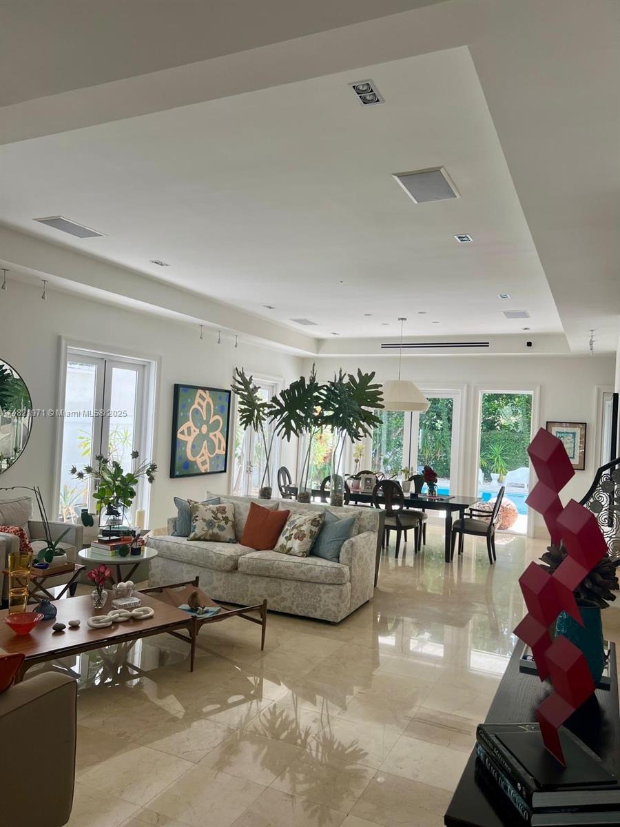 4 Coconut Ln