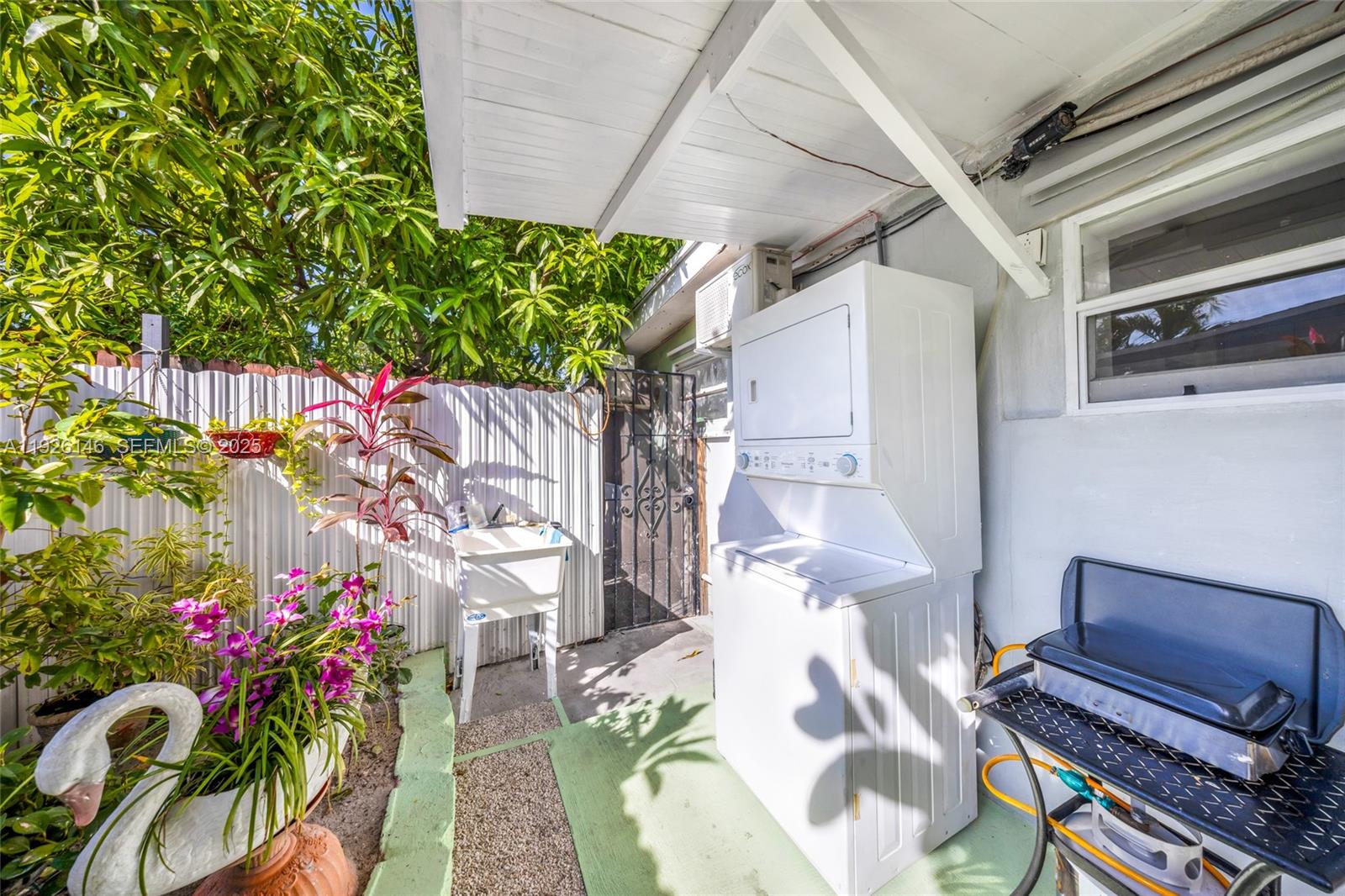 FLAMINGO ESTATES - Residential