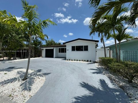 Single Family Residence in Hollywood FL 521 Rainbow Dr Dr 1.jpg