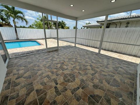 Single Family Residence in Hollywood FL 521 Rainbow Dr Dr 24.jpg